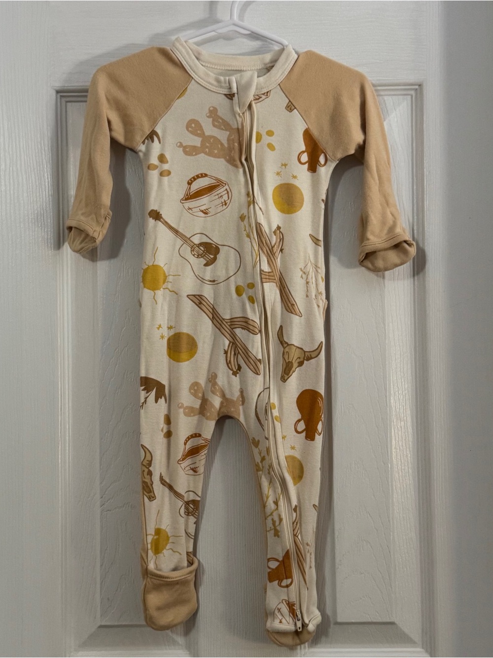 Goumi Baby Unisex Cream & Tan Western Print Footed One Piece Pajama